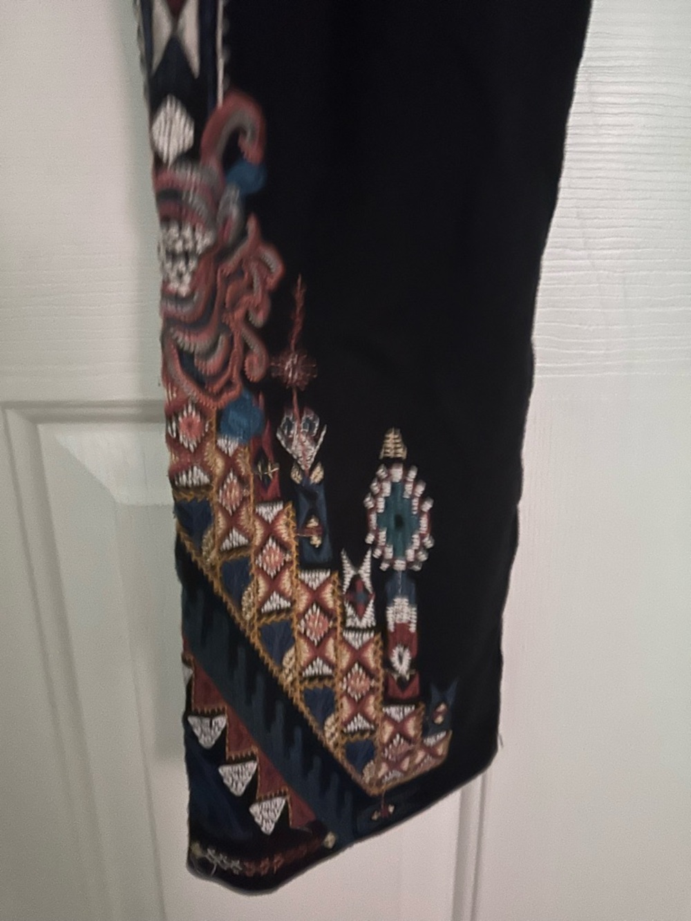 Johnny Was Embroidered Black leggings with Multicolor Pattern